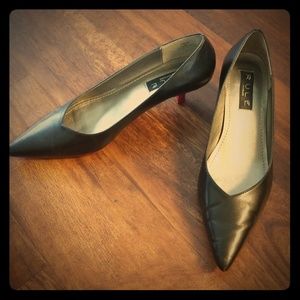 Black (red) pointed kitten heels